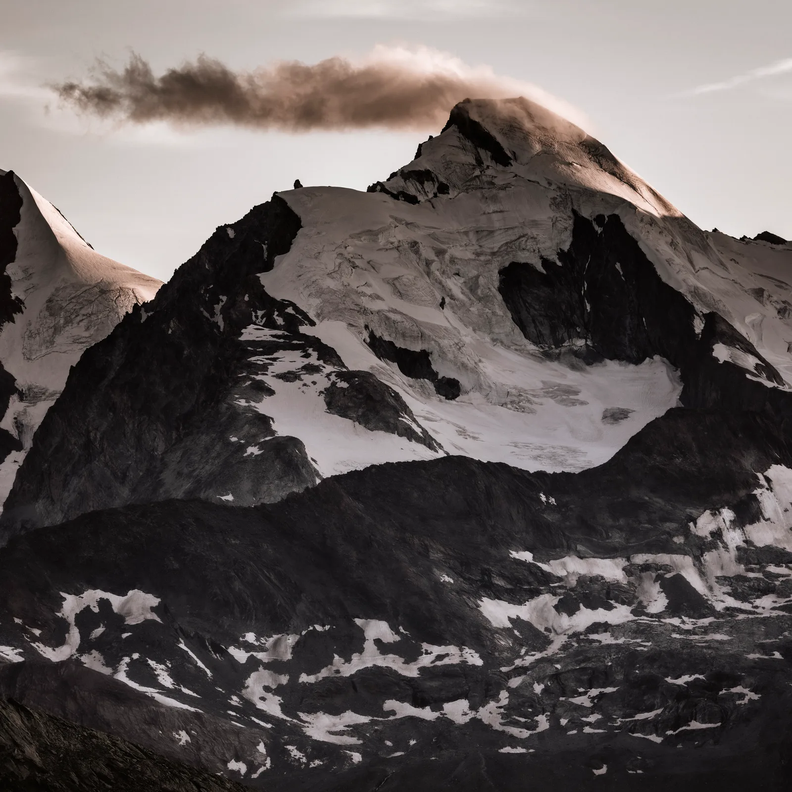 Allalinhorn 4027 im Abendlicht