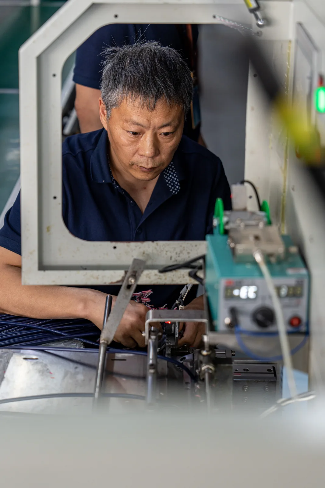 Kabelzuschnitt in einer chinesischen Fabrik