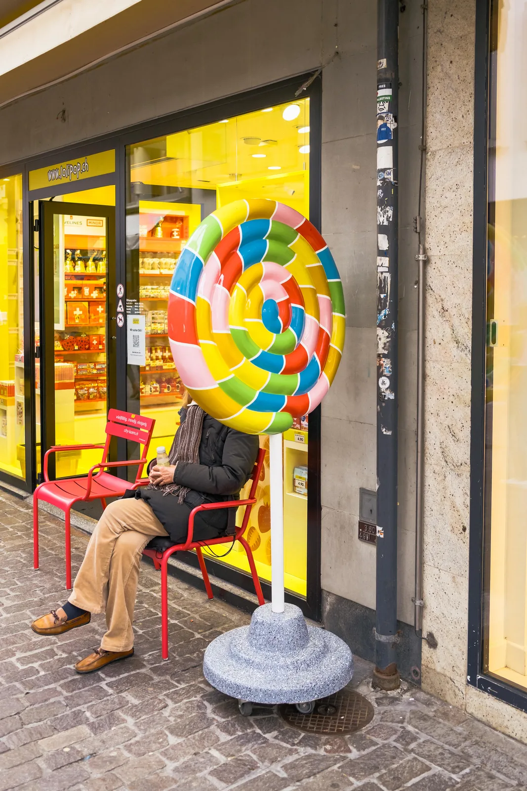 CITY TOURS – STREET PHOTOGRAPHS – THE HUMAN ZOO 8 - BY JUNG MERLIN