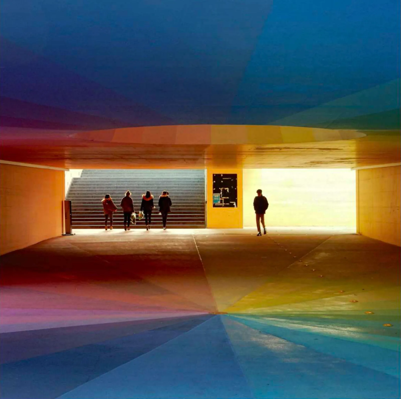 The charm of color . Lausanne