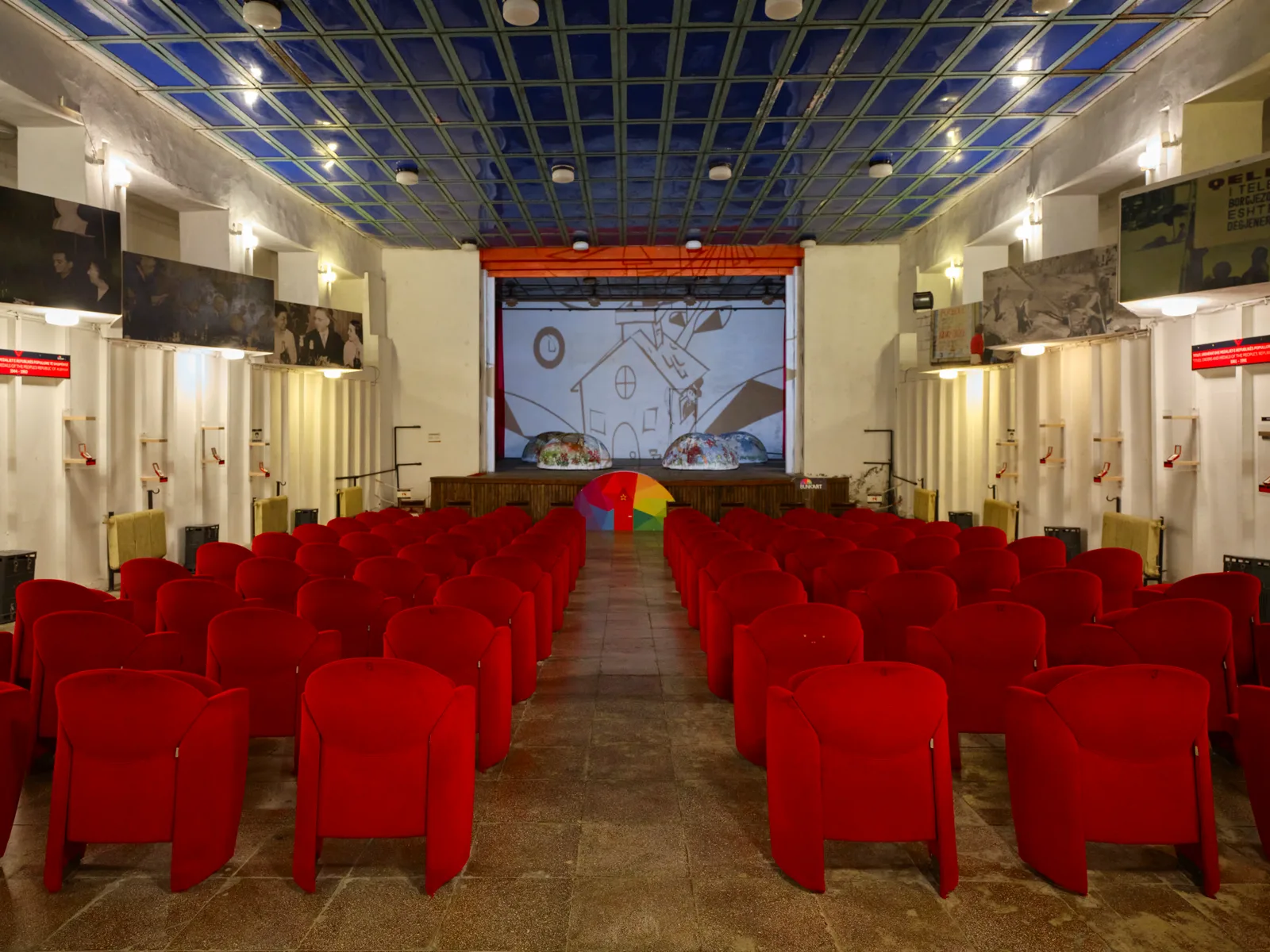 Plenarsaal im Führungsbunker für Funktionäre