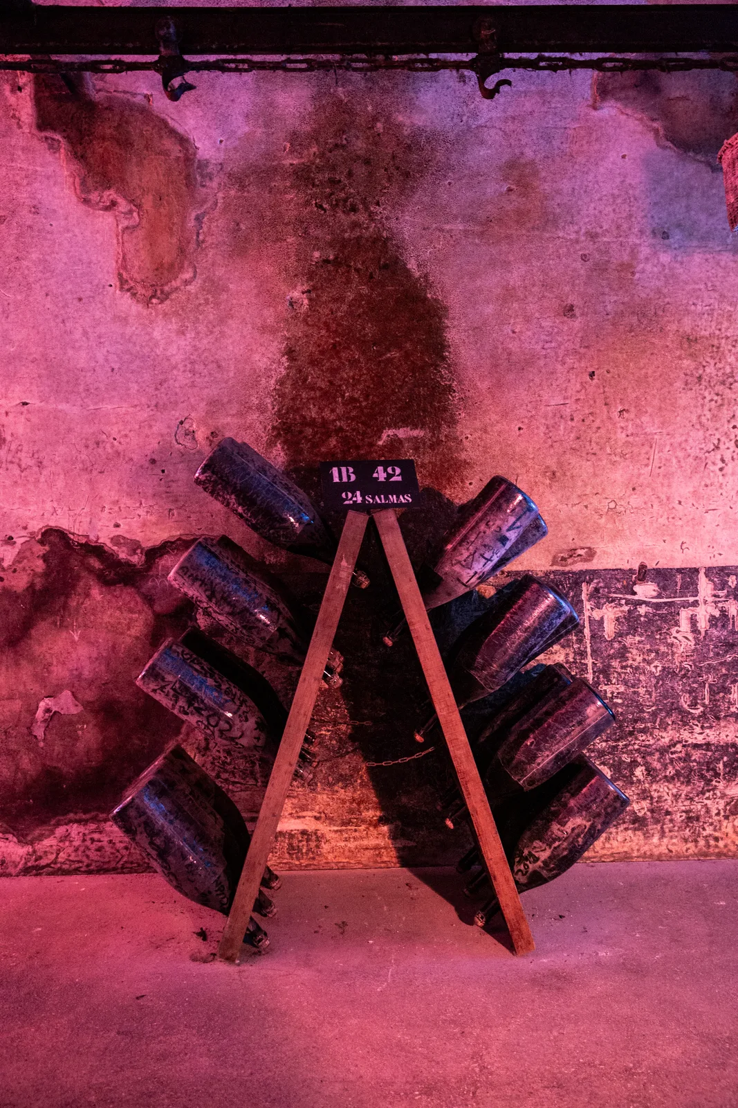 Rüttelpult im Keller von Champagne Pommery