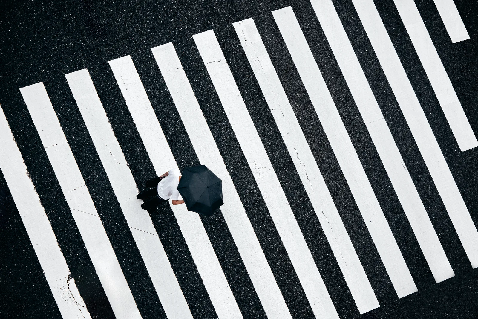 Alone under many, Osaka