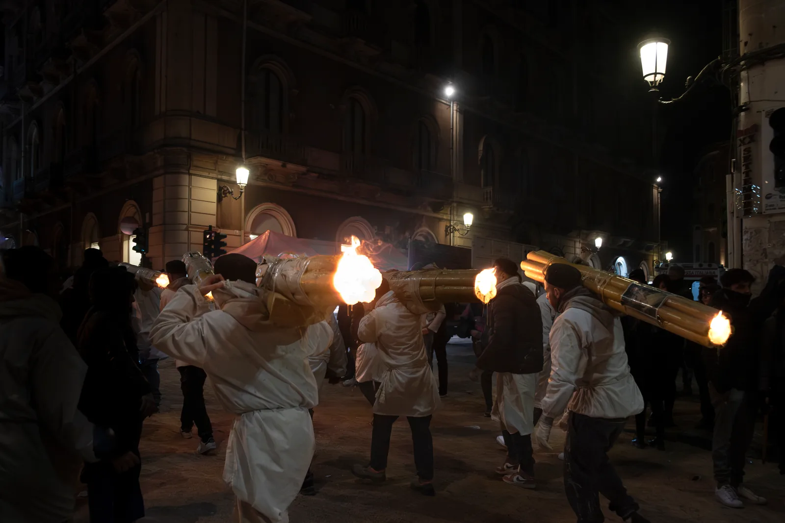In exchange for the graces requested to the Patron Saint, devotees carry votive candles of various sizes, which can weigh up to 120 kg, on their shoulders in procession.
