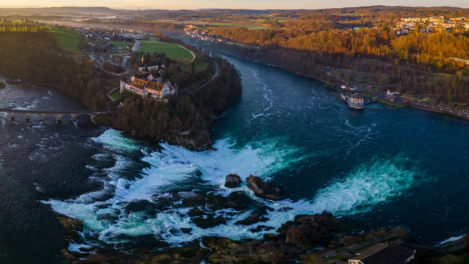 Sonnenaufgang am Rheinfall (CH)