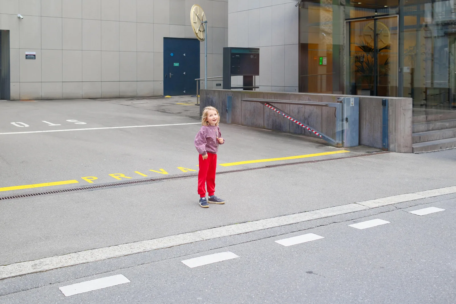 CITY TOURS – STREET PHOTOGRAPHS – THE HUMAN ZOO 2 - BY JUNG MERLIN