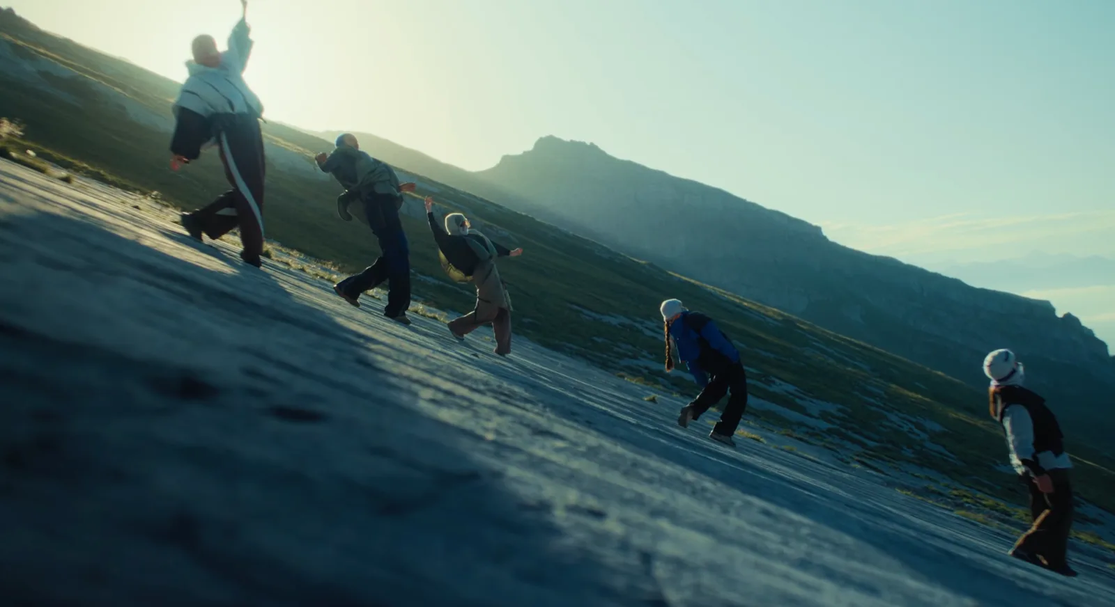 Moving Mountains: In Viadi