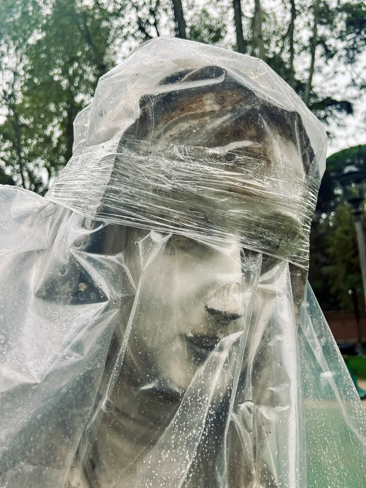 Statue, verpackt